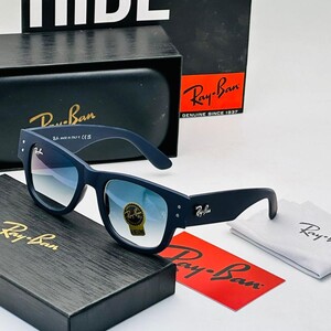 Rayban وايفاير كحلي: أناقة أبدية بلمسة زرقاء