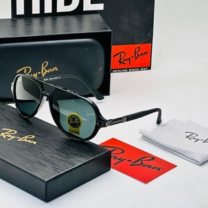 Rayban أسود لامع: الأناقة الكلاسيكية بلمسة حديثة