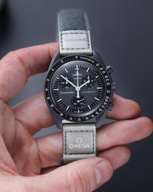 ساعة أوميغا سواتش - اسود كونوغراف