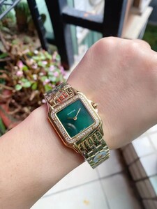 ساعة كارتييه بانثير - اخضر