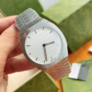 ساعة قوتشي H25 - ابيض كوارتز