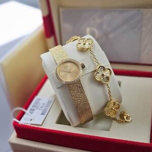 ساعة ديور ذهبي