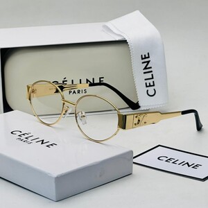 نظارة بإطار معدني رفيع