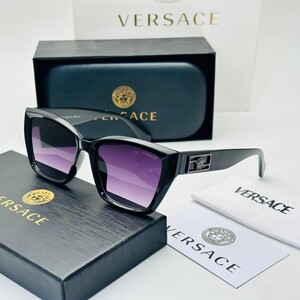 Versace Purple Classic: Irresistible Violet Elegance!