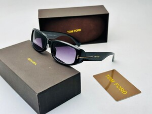 نظارة بإطار لامع وعدسات متدرجة