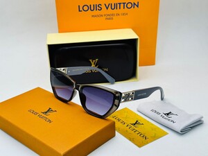 نظارة ديور هندسية زرقاء