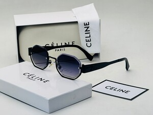 نظارة بإطار هندسي وعدسات داكنة