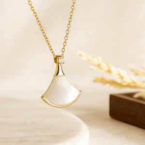 قلادة فينوس الذهبية - مجموعة أصداف البحر الملكية