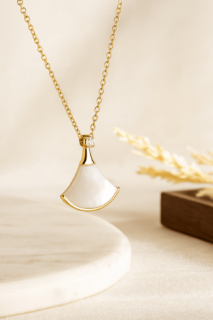 قلادة فينوس الذهبية - مجموعة أصداف البحر الملكية