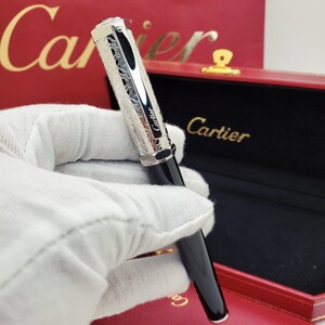 Cartier Dumont Pen - Cap Design