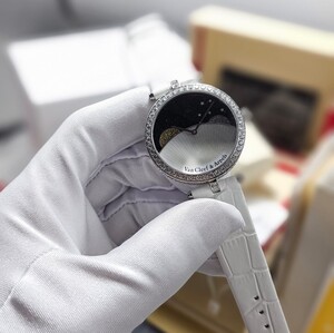 Van Cleef & Arpels Watch - Master Quality