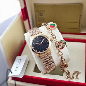 Gucci Classic Watch with Matching Bracelet - Elegant Look
