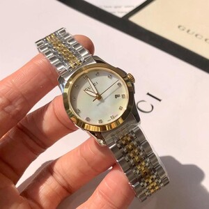 Gucci Women Watch with Bracelet - Luxury Set