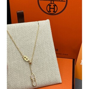سلسال تعليقة مستطيلة مع الملحقات - ذهبي | Gold Necklace