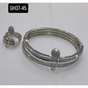طقم سوار وخاتم مزين بالكريستال | Bracelet - Gold | المقاسات: 15-23 سم