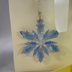 قلادة كريستال بتصميم ندفة الثلج الزرقاء | Blue Necklace