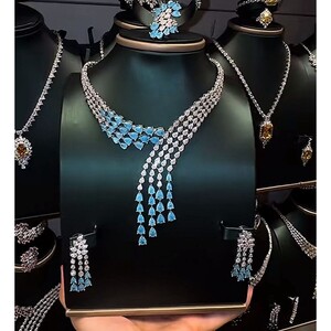 طقم مجوهرات ملكي مزين بالأحجار الزرقاء والكريستال | Silver Jewelry Set