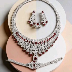 طقم مجوهرات فاخر مزين بالياقوت الأحمر والكريستال | Silver Jewelry Set