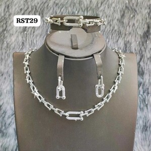 عقد فضي مزين بالكريستال مع أقراط وسوار | Bracelet - Silver | المقاسات: 15-23 سم
