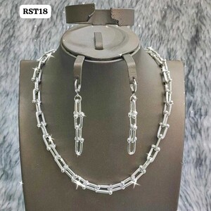 عقد فضي بتصميم حلقات متصلة مع أقراط | Silver Earring