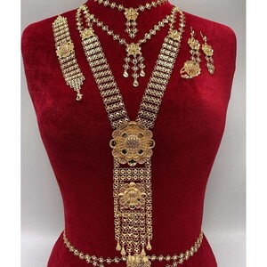 سلسال ملكي زخرفي - بديل الذهب لا يسبب الحساسية لا يتغير لونه | Multicolor Necklace