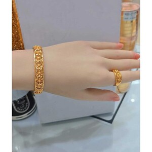 إسوارة ذهبية فاخرة - بديل الذهب لا يسبب الحساسية لا يتغير لونه | Bracelet - Silver | المقاسات: 15-23 سم
