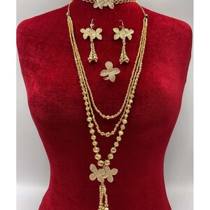 طقم مجوهرات راقٍ فضي - بديل الذهب لا يسبب الحساسية لا يتغير لونه | Silver Jewelry Set