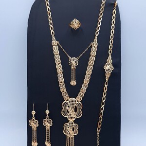 طقم عرائس راقٍ - بديل الذهب لا يسبب الحساسية لا يتغير لونه | Gold Jewelry Set