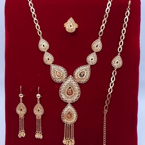 خاتم ملكي ذهبي - بديل الذهب لا يسبب الحساسية لا يتغير لونه | Ring - Gold | المقاسات: 5-10
