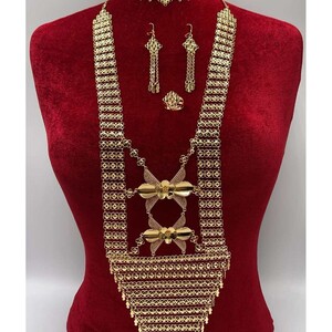 طقم عرائس راقٍ - بديل الذهب لا يسبب الحساسية لا يتغير لونه | Gold Jewelry Set