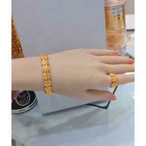 إسوارة كريستال لامعة - بديل الذهب لا يسبب الحساسية لا يتغير لونه | Bracelet - Multicolor | المقاسات: 15-23 سم