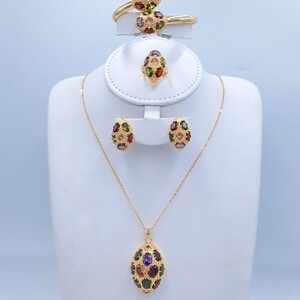 طقم عرائس بكريستال فاخر - بديل الذهب لا يسبب الحساسية لا يتغير لونه | Gold Jewelry Set