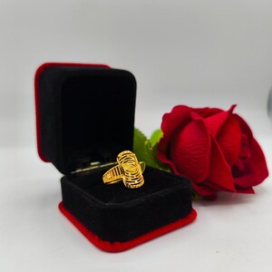 قلادة بديل الذهب مع تعليقة مستطيلة منقوشة | الدانتيل Necklace