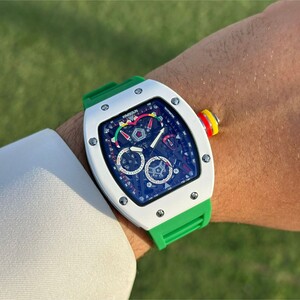 ساعة فاخرة بتصميم ريتشارد ميل | Black Watch