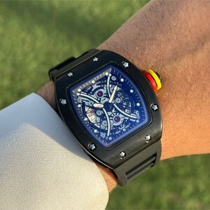 ساعة كوارتز فضية بميناء أسود | Black Watch