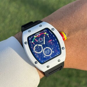 ساعة عصرية سوداء بالكامل بميناء محفور | Black Watch