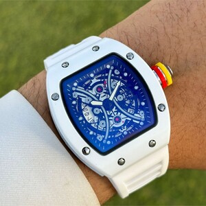 ساعة فاخرة بإطار مخدد فضي وميناء رمادي | Grey Watch