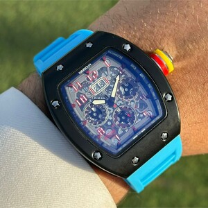 ساعة عصرية فضية بميناء أزرق محفور | Blue Watch